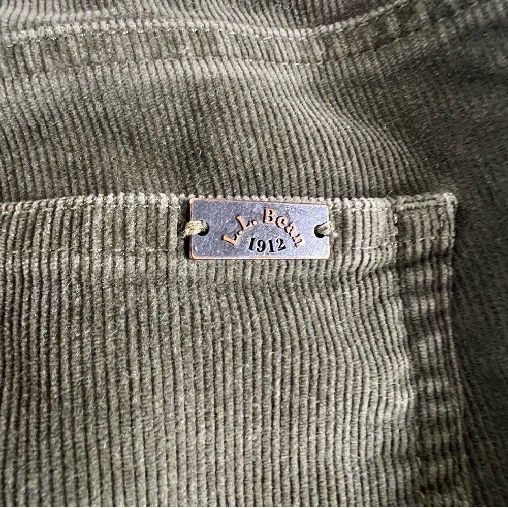 L.L.Bean Favorite Fit corduroy pants in size 6 Medium Tall (M/T) for women. - Picture 3 of 10